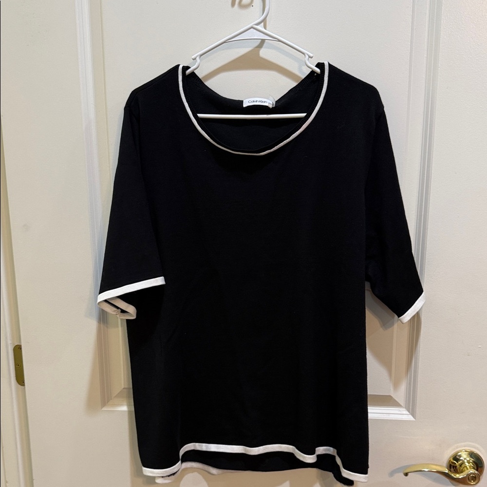 Calvin Klein Black top with White Accents 1X